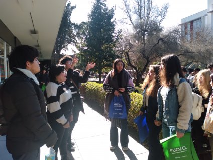 Futuros estudiantes de Filosofía nos visitan en el "Día Abierto PUCV"