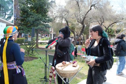 Interculturalidad PUCV conmemoró el ‘Día de la mujer indígena’ con intervención artístico cultural