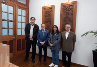 Profesores del Instituto de Filosofía y profesora visitante Marcela Brito se reúnen con la dirección de Relaciones Internacionales.