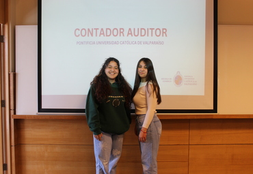 Alumnas de la Escuela de Comercio participaron en actividad realizada en Centro de Estudios Avanzados y Extensión PUCV