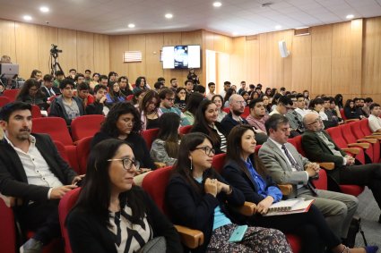 Núcleo de Derecho, Inteligencia Artificial y Tecnología PUCV desarrolla exitoso seminario sobre inteligencia artificial, humanidad y el rol de la educación superior