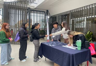 Escuela de Comercio da la bienvenida a los novatos de contador auditor