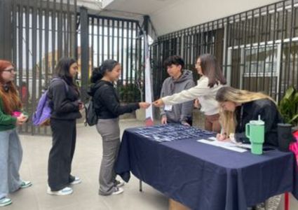 Escuela de Comercio da la bienvenida a los novatos de contador auditor