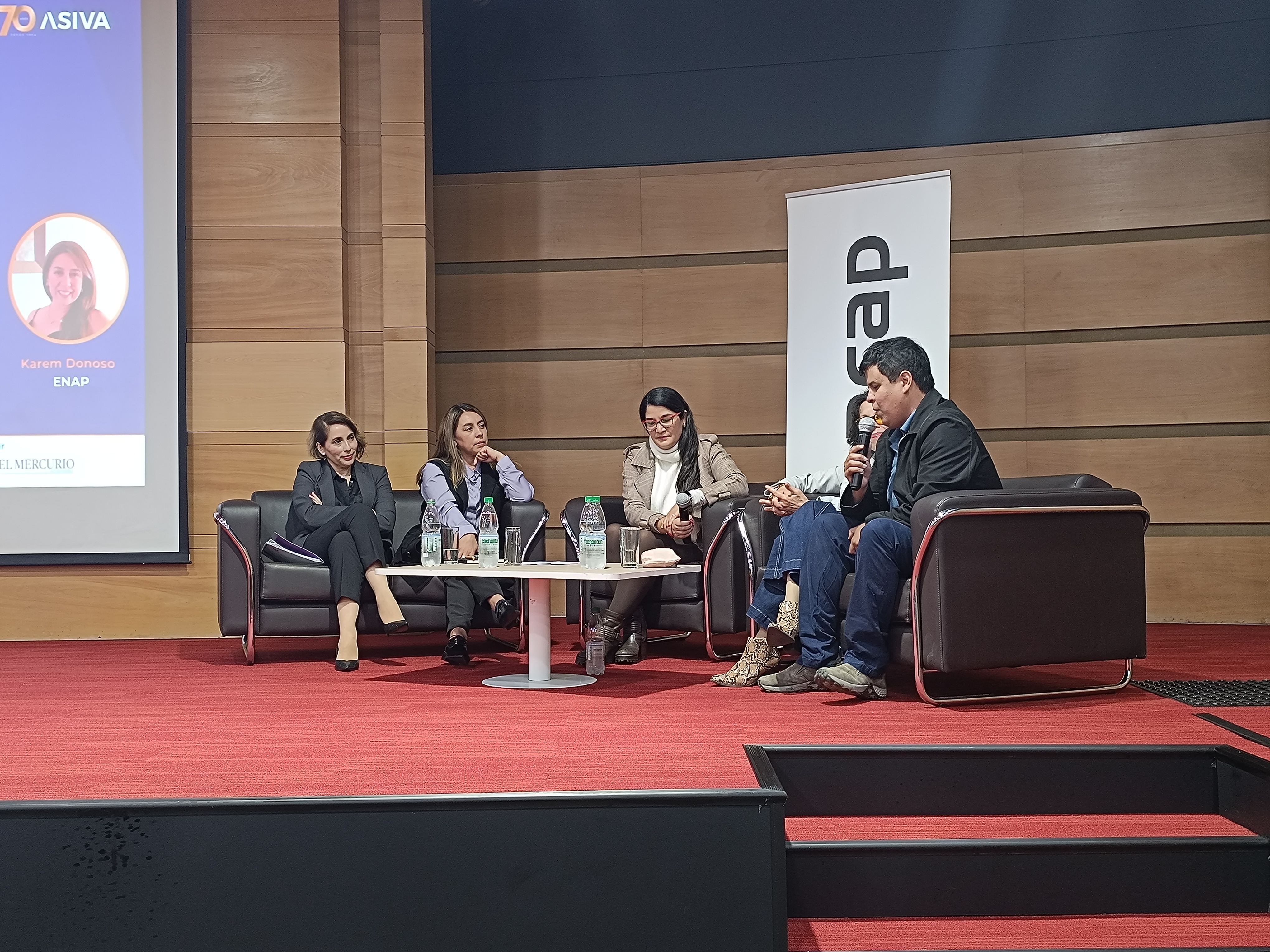 Expertos en inlcusión laboral participan de mesa de diálogo en Seminario de ASIVA. 