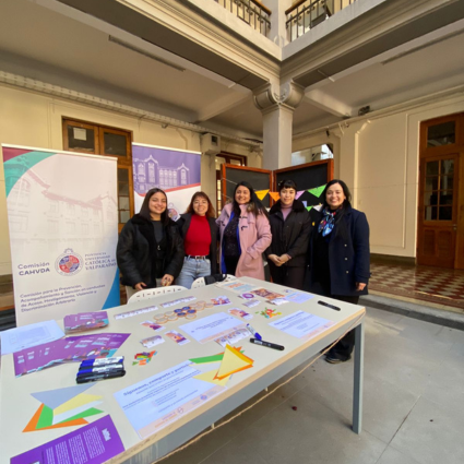 Comisión CAHVDA participa de feria organizada por estudiantes de Derecho