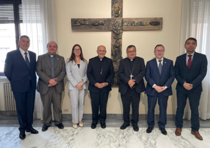 Decana de la Facultad de Teología visita la Santa Sede como parte de la delegación PUCV