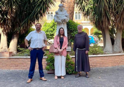 Académicos de la Facultad de Teología se reunieron con el Profesor Luis Oviedo OFM