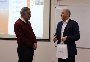 Director regional de la Aduana de Valparaíso visitó la Escuela de Comercio