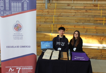 La Escuela de Comercio asistió a la feria vocacional del Colegio Hispano Americano