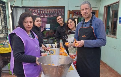 ENE PUCV participa en almuerzo solidario en Comedor de Parroquia La Matriz