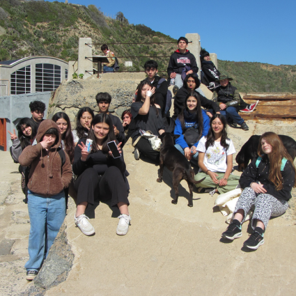 Estudiantes del Programa BETA PUCV descubren la historia y biodiversidad marina en salida a terreno en Quintay