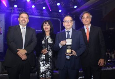 PUCV recibe la Medalla al Mérito Regional por su impacto en Valparaíso