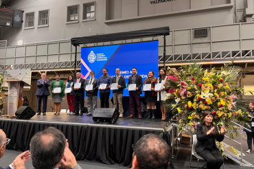 PUCV premia la excelencia: Directora de Inclusión y equipo destacan en ceremonia de reconocimiento