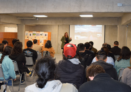 Instituto de Biología PUCV celebra aniversario con dos seminarios sobre microbiología