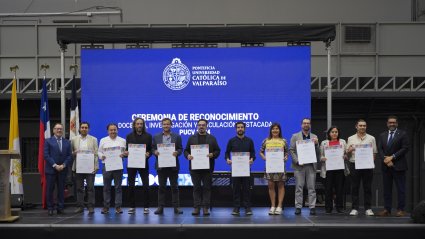 Reconocen a docentes por su aporte en investigación